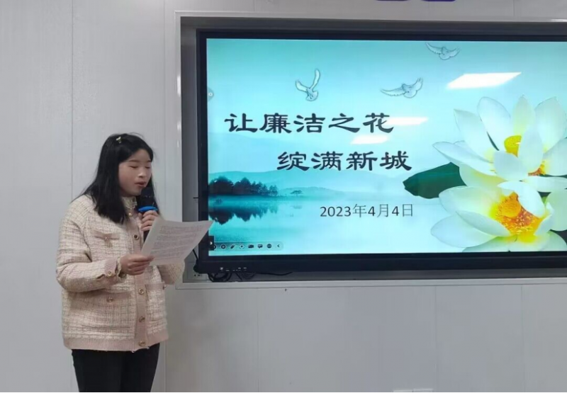 �Ϸ����³�С�W(xu��)�������Ļ��MУ�@