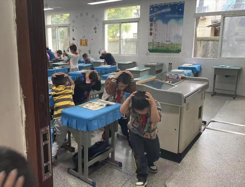 ���c��������ČWУ�_չ��ȫ�����Ĝp���ա�������ɢ�ݾ�