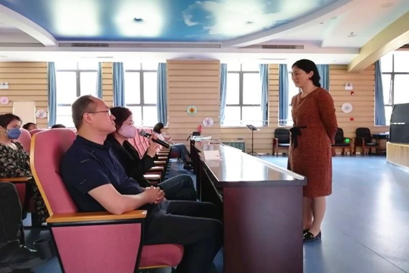 �Ϸ�������·С�W(xu��)�s�ǻ��@��У����У���� �o�����_