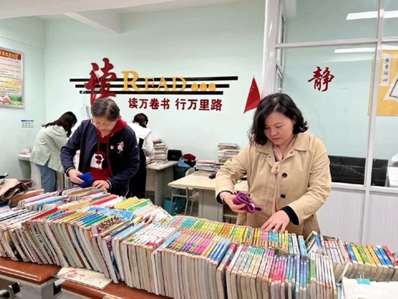 �Ϸ�������С�W(xu��)�_չ�h�F(tu��n)�T־Ը����(w��)���(d��ng)