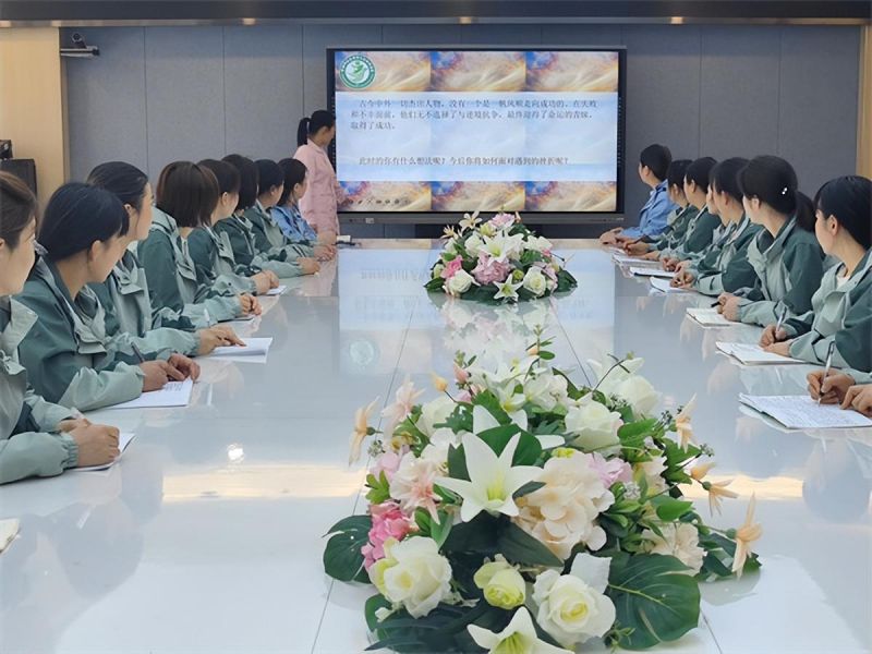 �Ϸ��а��׽������Fӭ��·�ֈ@���۽����ġ����磬�y�ֹ����L