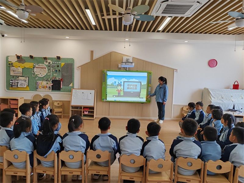 �Ϸ��а��׽������Fӭ��·�ֈ@�_չ�����ε�ȱ�����ա��������