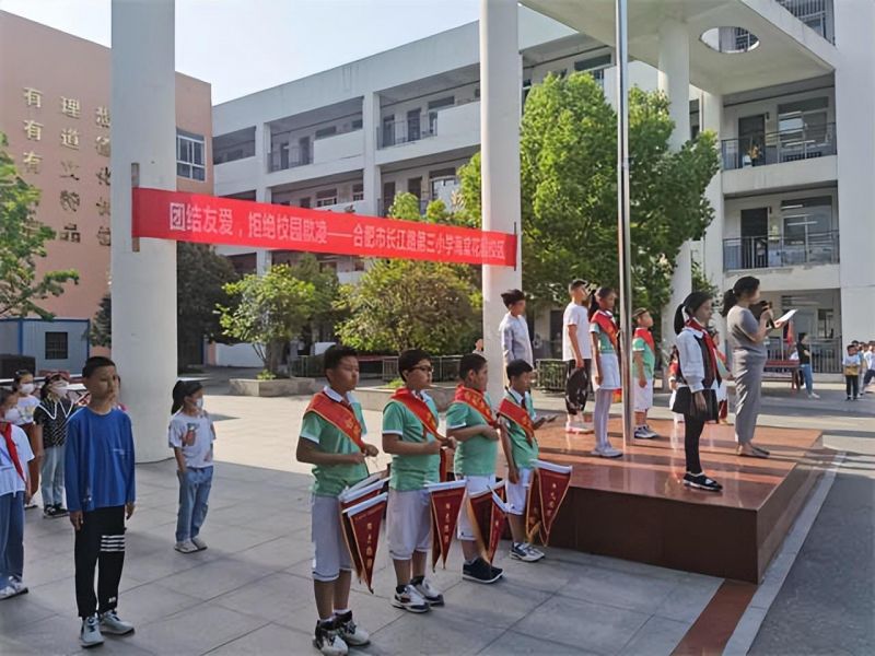 �Ϸ����L��·����С�W(xu��)���Ļ��@У�^(q��)���ܽ^���裬�Ҹ�ͬ��