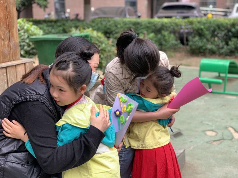 �Ϸ����p�׽������F(tu��n)��Ȼ�ӷֈ@�h���F(tu��n)(li��n)����^(q��)�_չĸ�H��(ji��)���}���(d��ng)