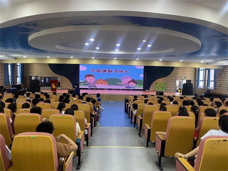 �Ϸ�����С�s�ǻ��@��У�_չ���������v�MУ�@���