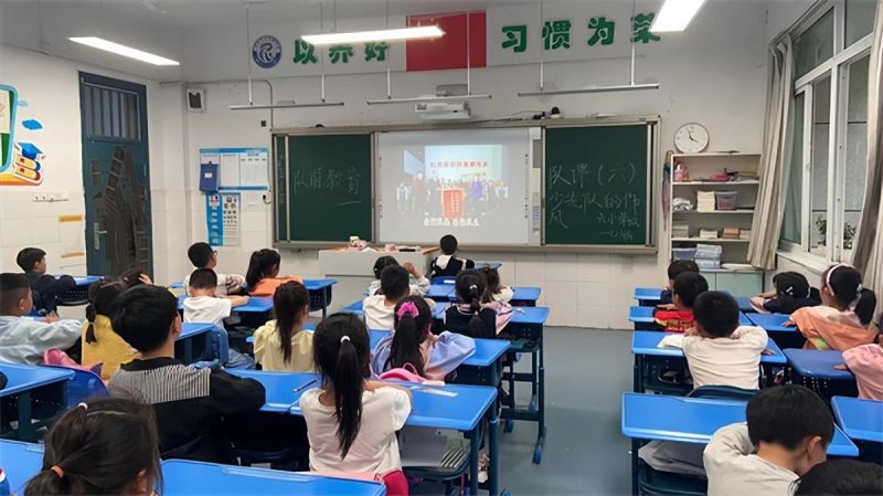 �Ϸ�������·С�W�s�ǻ��@��У�_չһ�꼉�A��꠆T�ǰ����