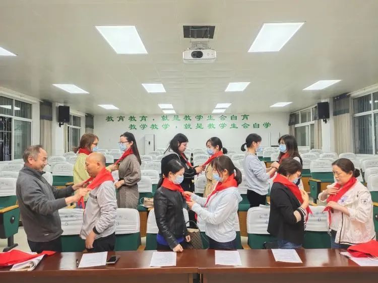 �Ϸ����L�S������С�ٹ�ί�M���_չ������ǰ����