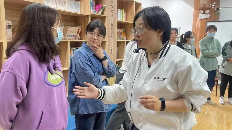 �Ϸ������b��С�W�۴�·У�^�_չ�̎�����ɳ�����