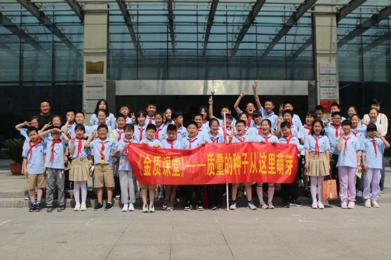 �Ϸʎ�����С�_չ����ۿƌW(xu��)�����пƌW(xu��)�����}���(d��ng)