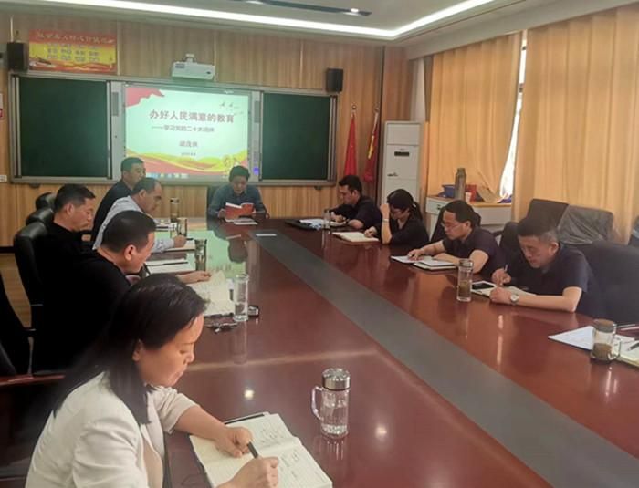 �Ϸ��е���ʮ���ЌW(xu��)�_չ�W(xu��)��(x��)�h�Ķ�ʮ����ϵ�л��