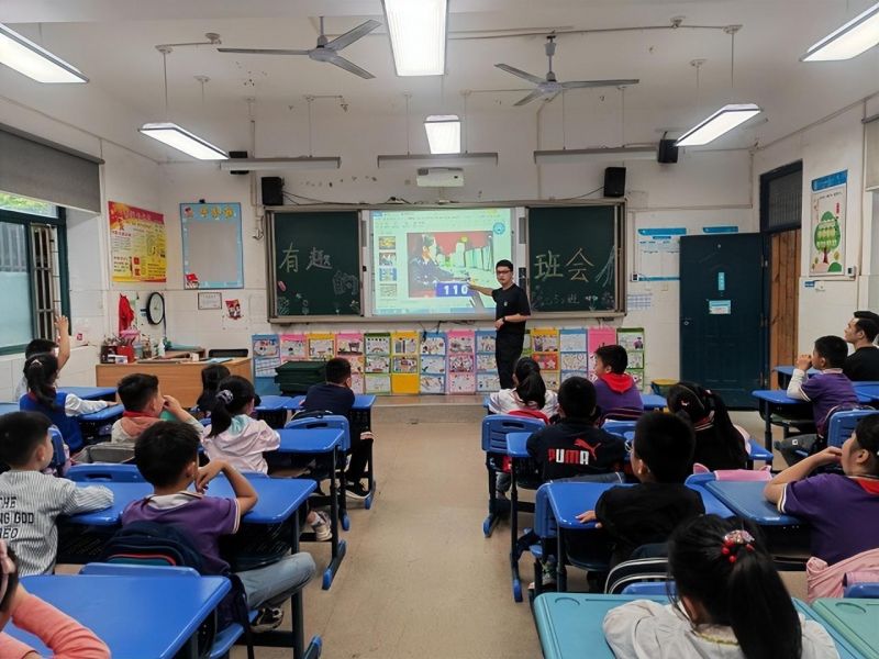 �Ϸ��л���·����С�W�������F�ӻ�У�^����ͯ����x ��ȫ����L