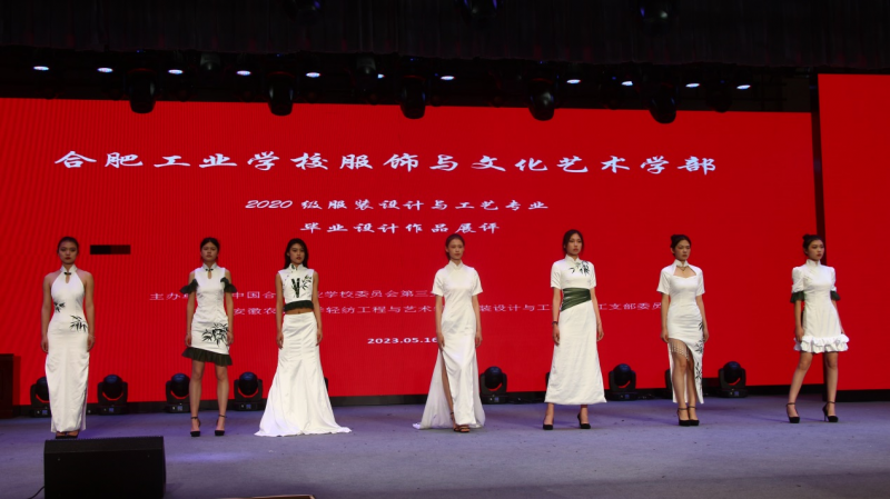 �Ϸʹ��I�WУ��W���A�M�e�k20�����I�OӋ��Ʒչ