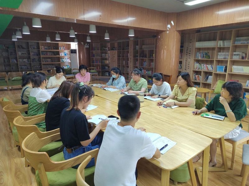 ���дٽ� ���ٳ��L�����Ϸ������b��С�W�۴�·У�^�Z�ĽM���л��