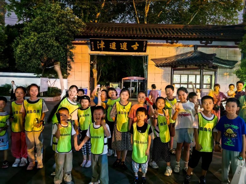 �Ϸ����L��·�ڶ�С�W(xu��)�r������С�(du��)���M(j��n)ҹĻ�µĴ���Ȼ