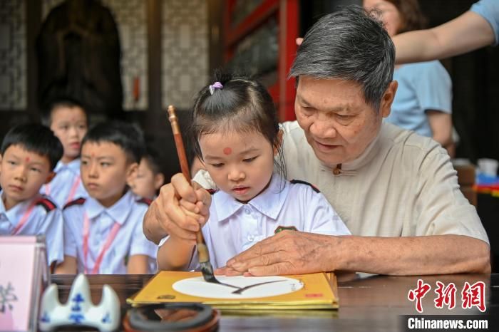 �V�ݸ۰��ӵܰ��e���_�P�Y��׌�۰ČW�����܏V���Ļ�