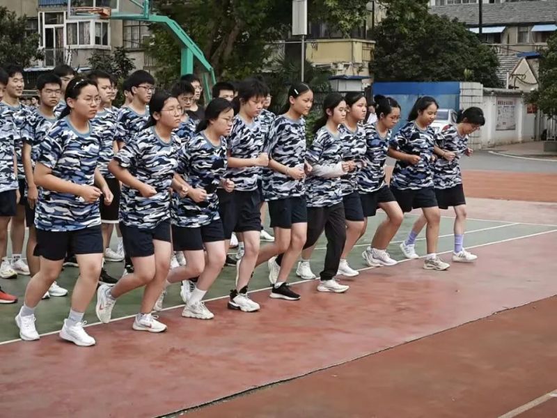 �Ϸʰ�����ɽ��У���L����չ�ഺ����܊��(zh��n)��F(xi��n)܊��