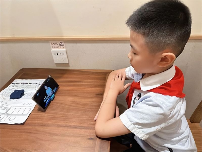 �Ϸ�����С�s�ǻ��@��У�M��꠆T�����L�^���_�W��һ�n���