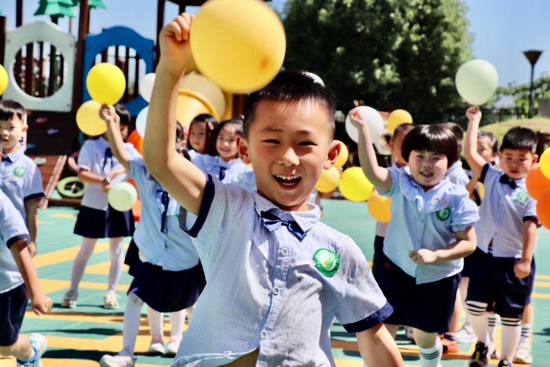 �Ϸ��а��׽������F(tu��n)�����ס�Ҋ���ã����L�С��Y��