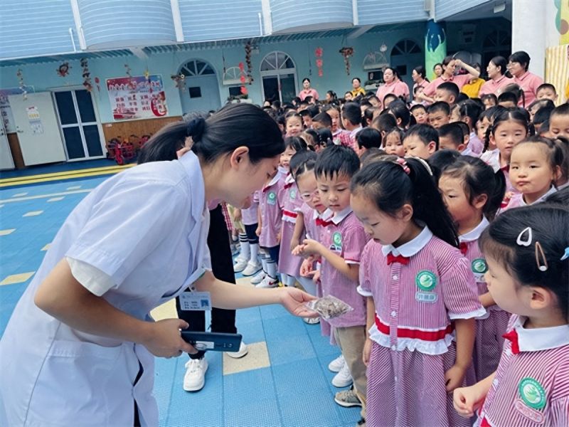 �Ϸ��а��׽������F���@�����tˎ�Ļ��MУ�@�����Ї��❙ͯ��