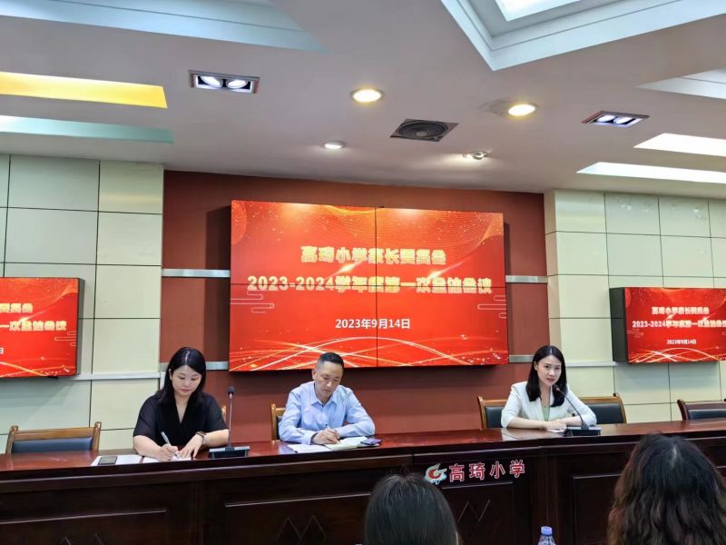 ���c�и���С�W��ί�����M��У����