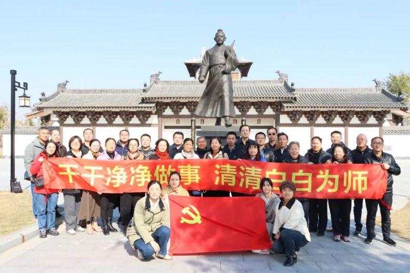 �Ϸ��е�ʮ���ЌW�������v�_��Ӣ�� һ֧�۹P�V�A��