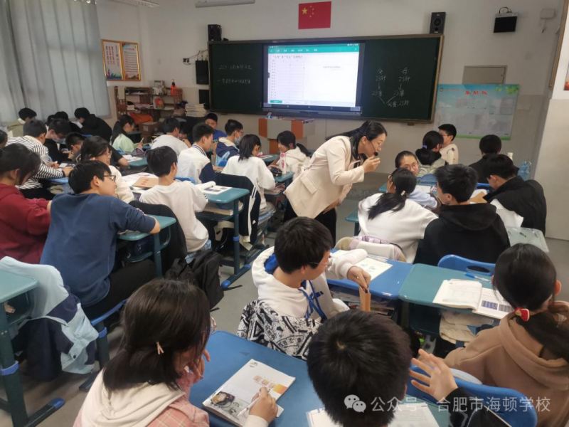 �Ϸ��к��D�WУ�����M���缚��֮�g ̽���Ԅe�W��