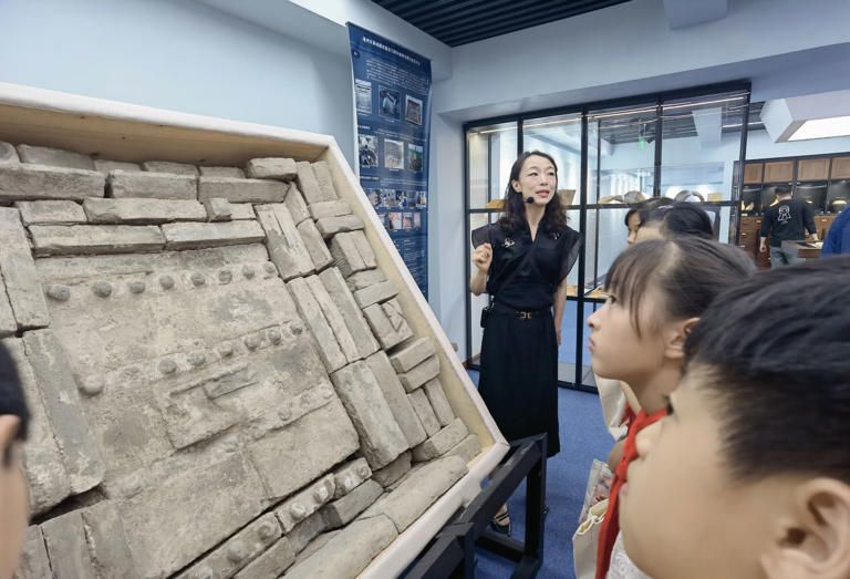 ����11����У�����^��?q��)W���_��