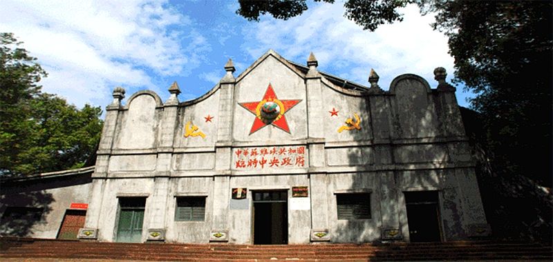 �Ϻ���У�������С�Wһ�w���tɫ�����Ļ��n��