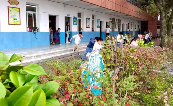 ������ČW(xu��)У�_չ�����ݾ�