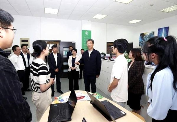 ���M�i���Ϻ���У�{(di��o)��