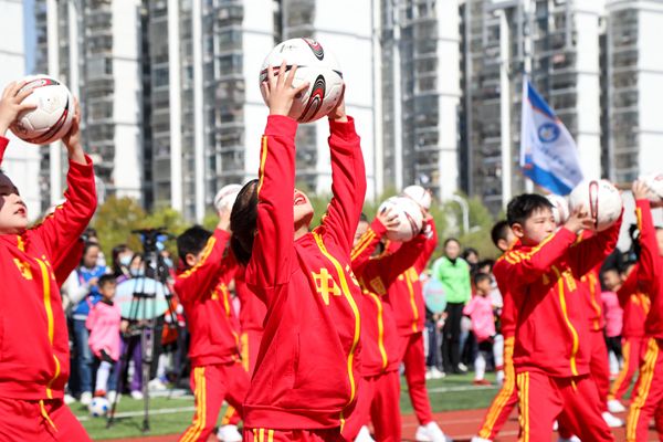 ȫ��������У�@������ɫ�WУ���|�����O���M�����_