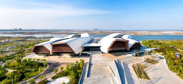 ����Ƴ�һ��ʾ�����ЌW(xu��)��Ʒ�n�̺���ɫ��·