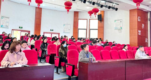 �Ϸ������b��С�W(xu��)�_չ������Ӗ(x��n)���(d��ng)