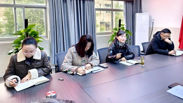 ��·��һС�W�����M��W�ƽ̌W ���M�W���lչ