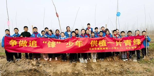 ���c�е�·��һС�W(xu��)�W(xu��)�������L(f��ng)�𣬷N��(sh��)ȥ