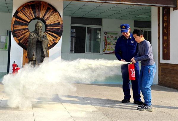 ʮ�����ČW(xu��)У�_չ����������ȫ�ݾ�