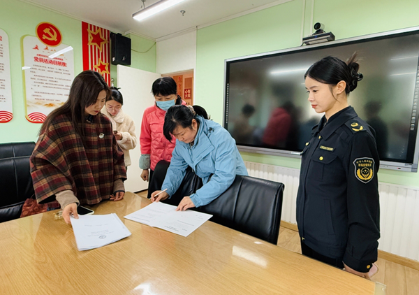 �Ϸ��а��c·�׃��@�������F����֮��ֈ@ӭ��ʳ���L�U�u���z��