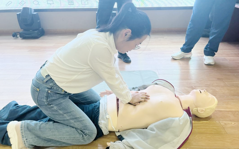 �Ϸ��н�����С�W�_չ�����������o������Ӗ