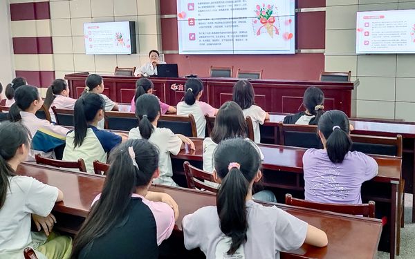 ����С�W(xu��)����(d��o)���꼉Ů������ꖹ����ų��L