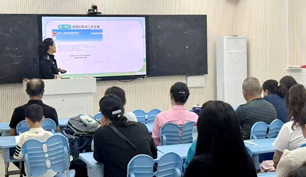 �Ϸ������b��С�W(xu��)����У�@���� ����L�o��