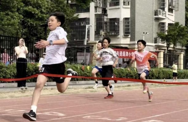 �Ϸ������b��С�W�ھŌô�����\�ӕ��A�M�e��