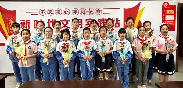 ����С�W�Ͻ�ʥ��^�_չĸ�H���W���廨���