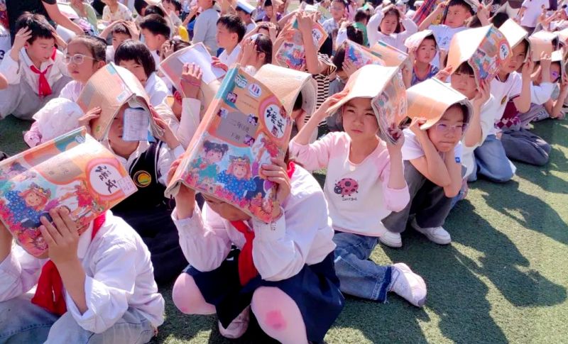 �Ϸ����L(zh��ng)��·�ڶ�С�W(xu��)���(sh��)��У�^(q��)����p��(z��i)��(y��ng)����ɢ�ݾ�