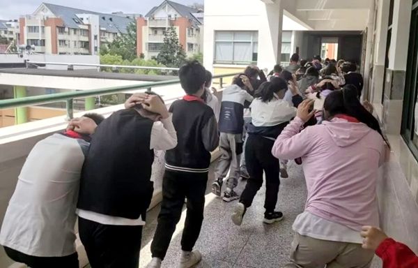 �Ϸ���ꖹ�С�W(xu��)�_չ��5��12����p��(z��i)����(y��ng)����ɢ�ݾ�