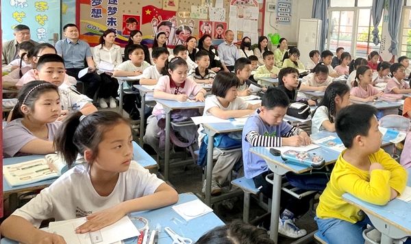 ����С�W(xu��)�_չ���L�_���մ��M(j��n)��������