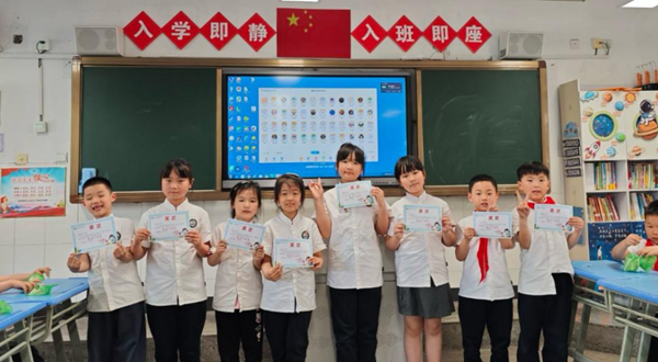 �Ϸ������b��С�W�_չУ�@�Ļ�ˇ�g��֮�ڄӼ��ܴ�ِ���