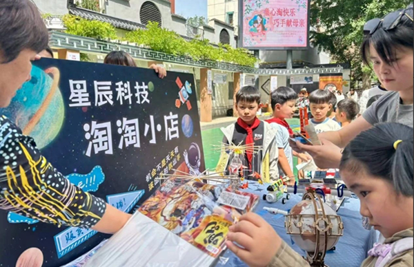 �Ϸ������bС�WУ�@�Ļ�ˇ�g��֮�����Ԙ�����ӈA�M�e��