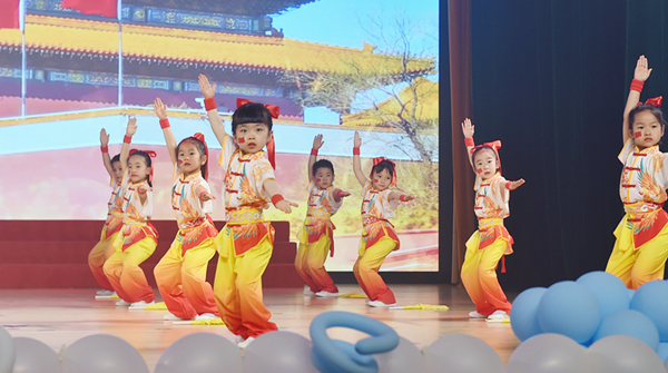 �Ϸ��а��c·�׃��@�e�е�ʮ���á������Ї��ޡ�ˇ�g���ɹ�չ��