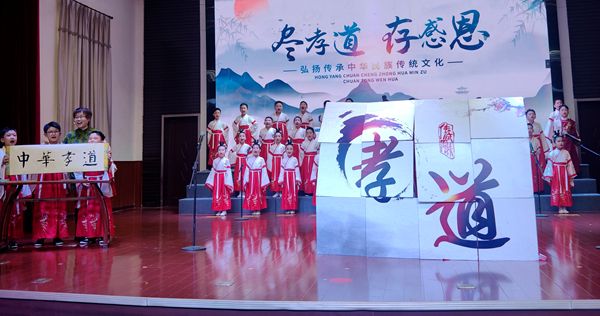 ����С�W�����꼉ͬ�WУ�@ˇ�g��չ�L��