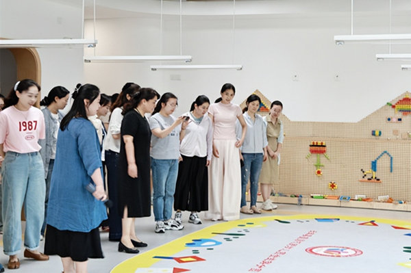 �Ϸ�������������������_չ�Wǰ�������}��ӑ���